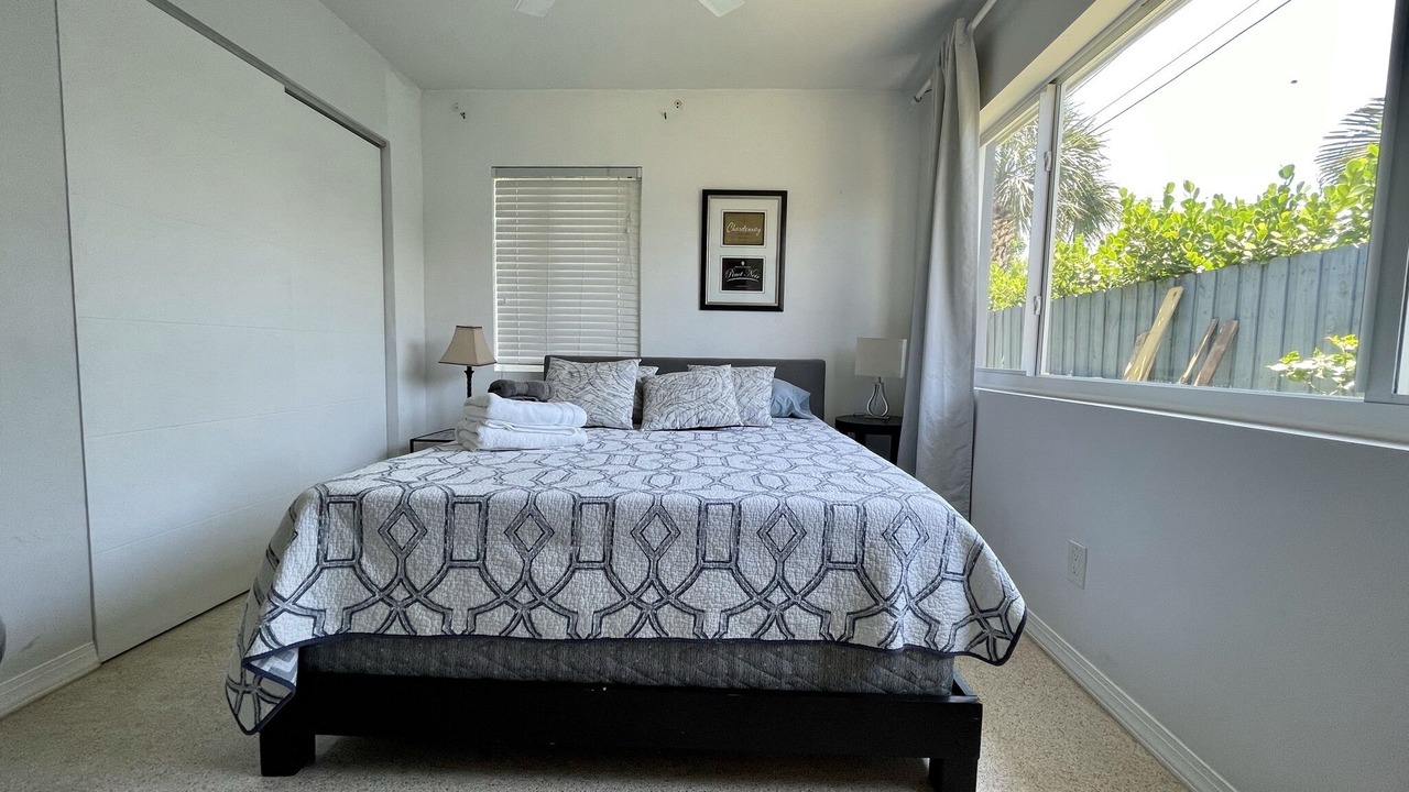 Photo of Bedroom in Oakland Park