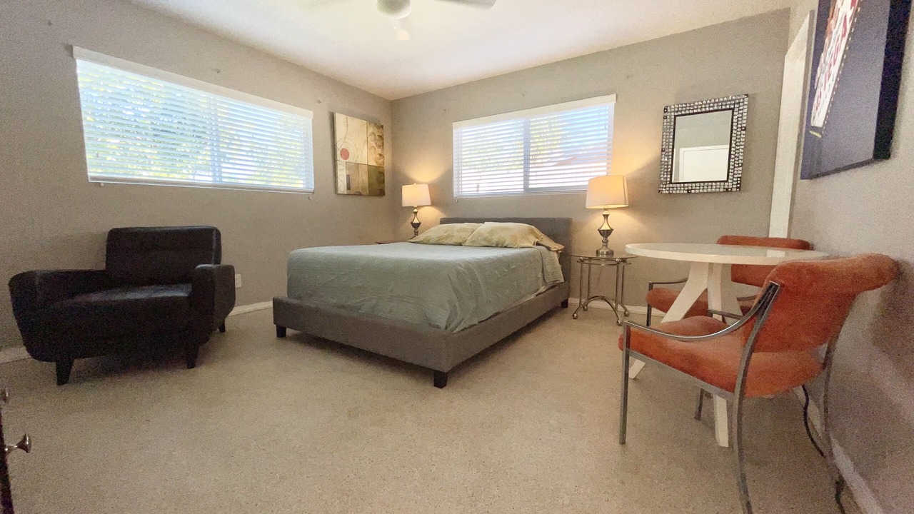 Photo of Bedroom in Oakland Park