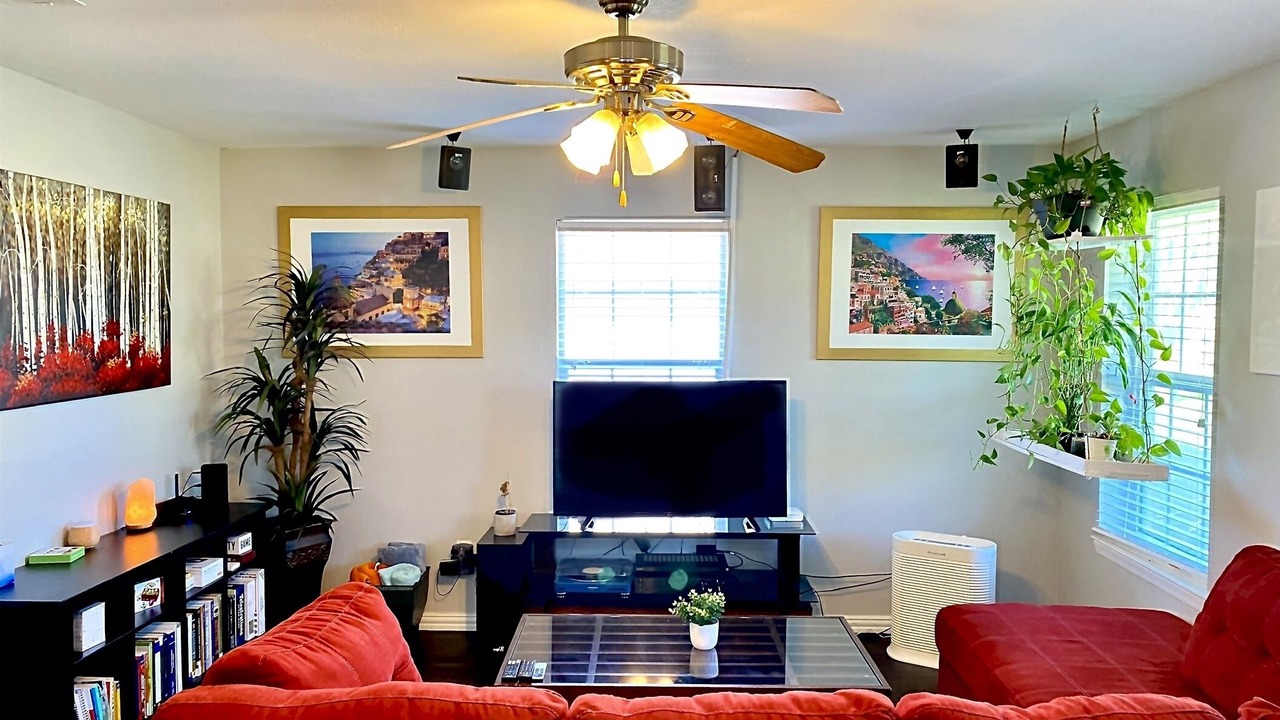 Photo of Livingroom in Oak Heights