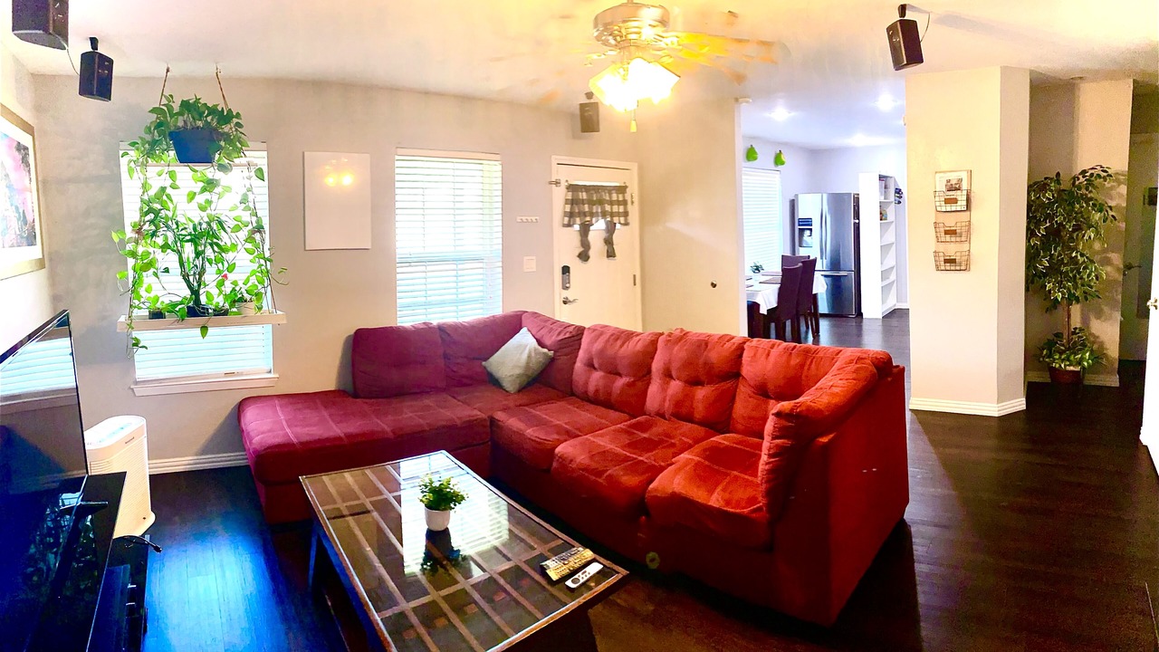 Photo of Livingroom in Oak Heights