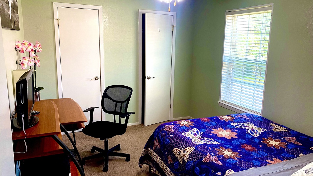 Photo of Bedroom in Oak Heights