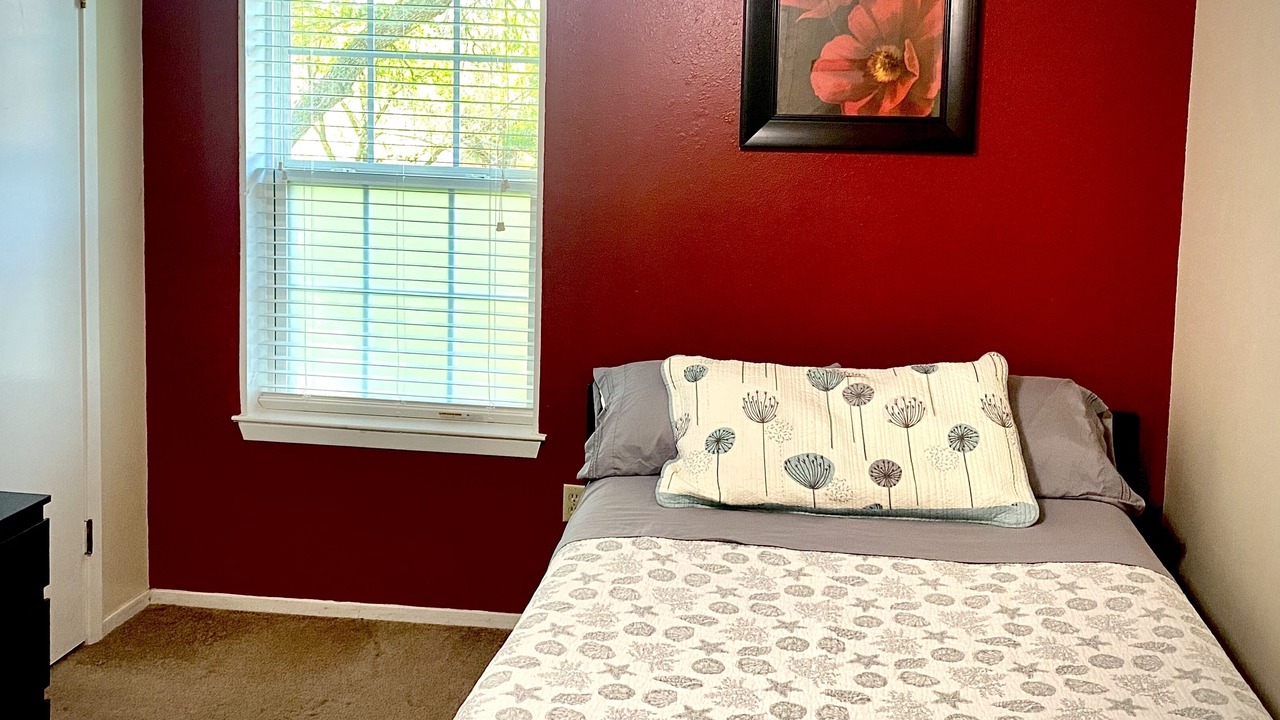 Photo of Bedroom in Oak Heights