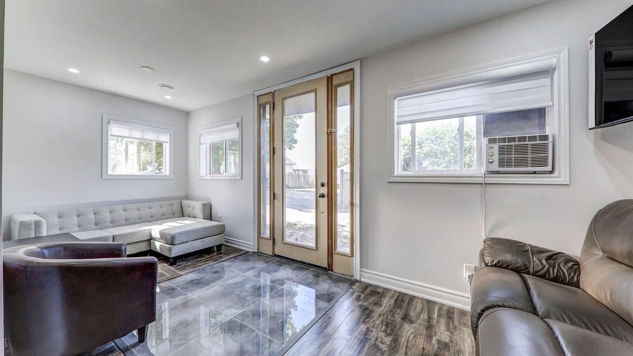 Photo of Livingroom in Scugog