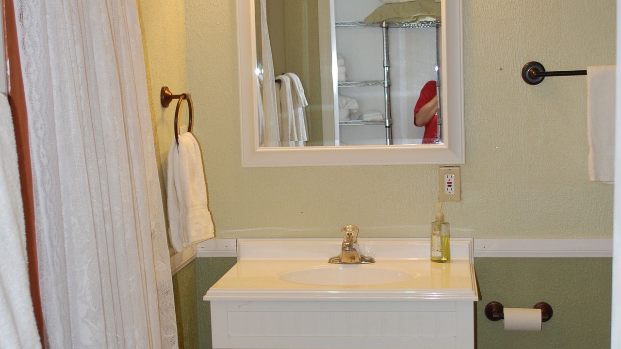 Photo of Bathroom in Olancha