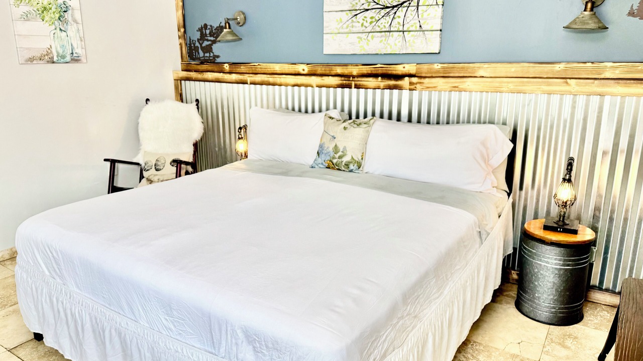 Photo of Bedroom in Olancha
