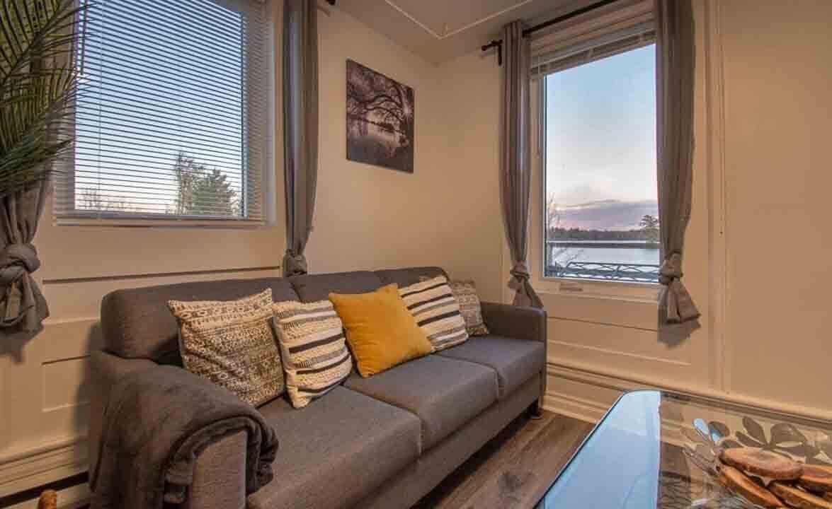 Photo of Livingroom in Central Frontenac