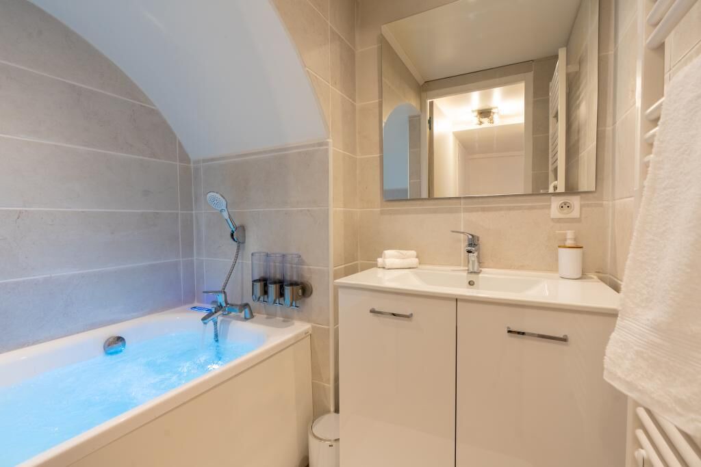 Photo of Bathroom in Mende