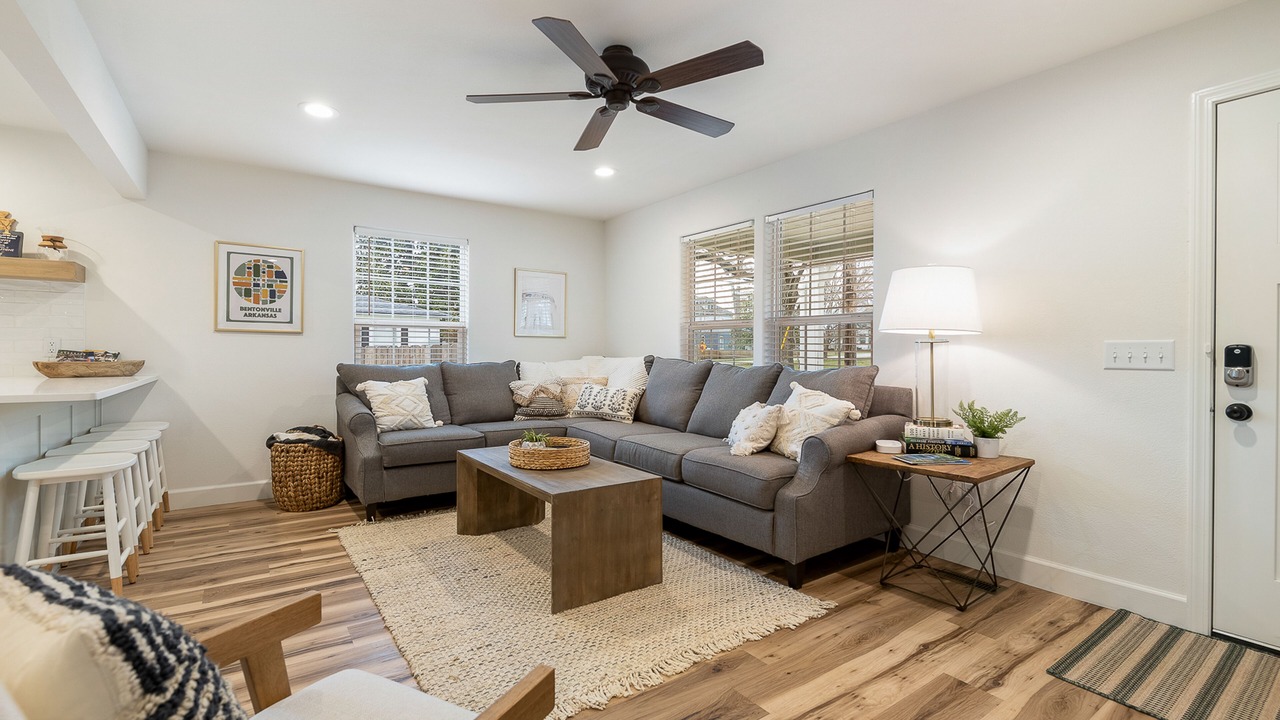 Photo of Livingroom in Downtown