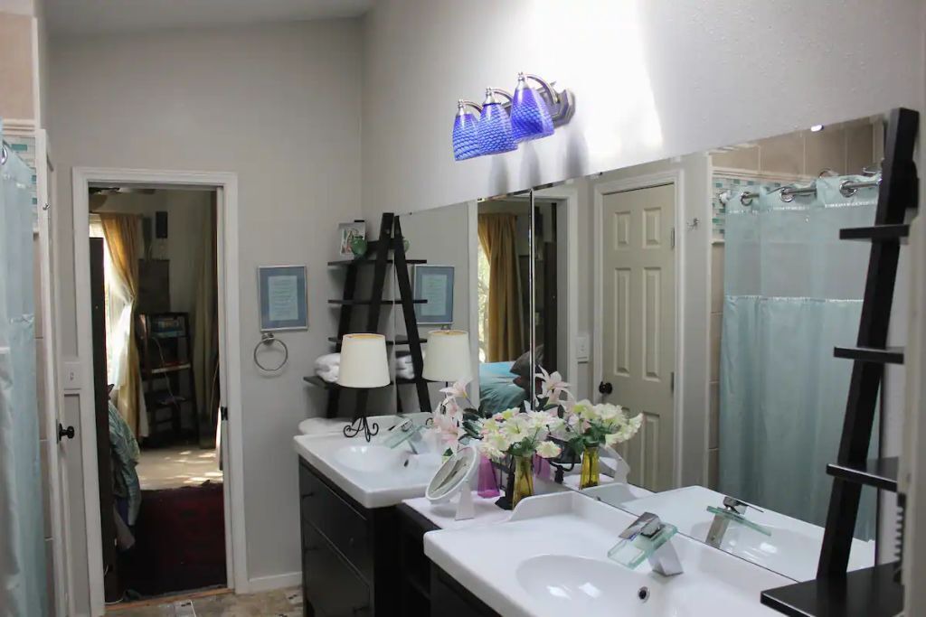 Photo of Bathroom in Manchaca