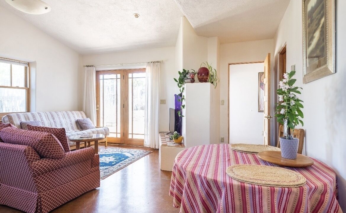 Photo of Livingroom in West Alameda