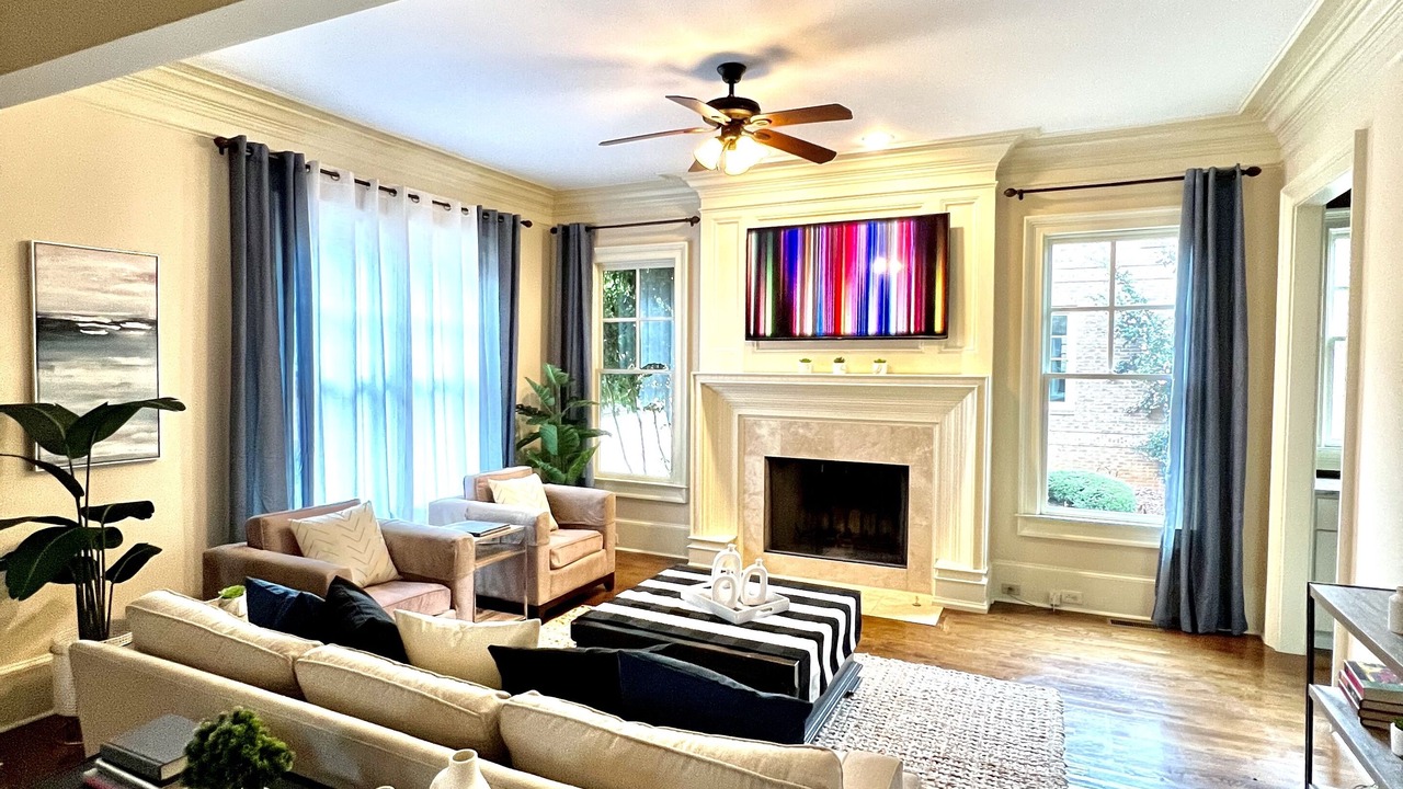 Photo of Livingroom in Sandy Springs