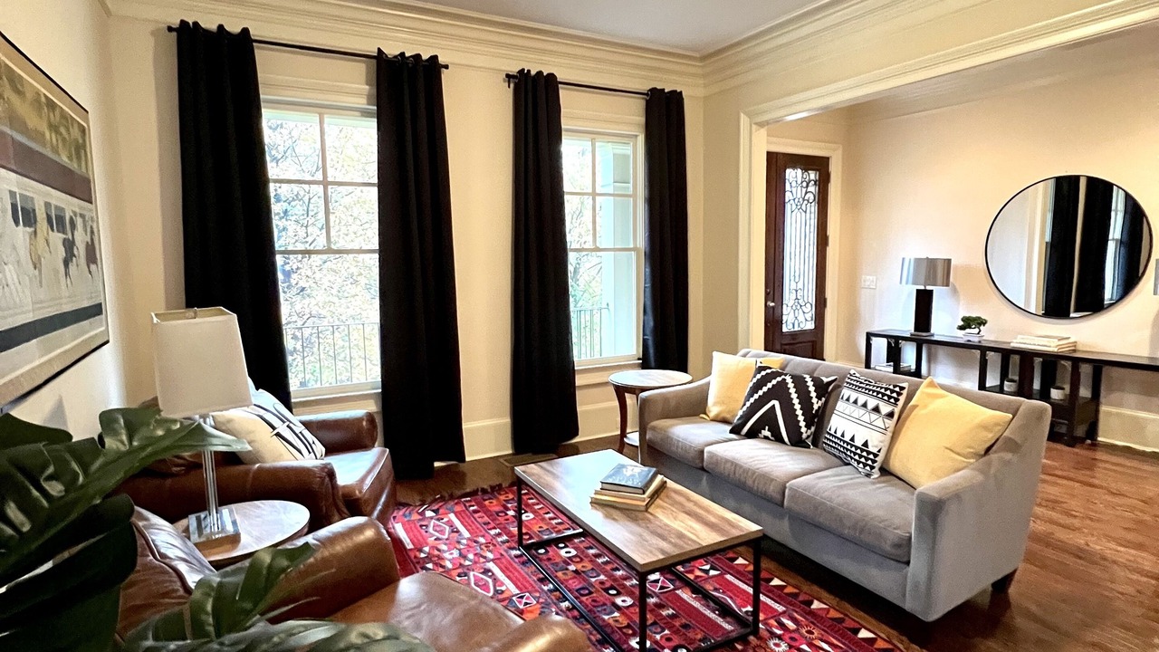 Photo of Livingroom in Sandy Springs