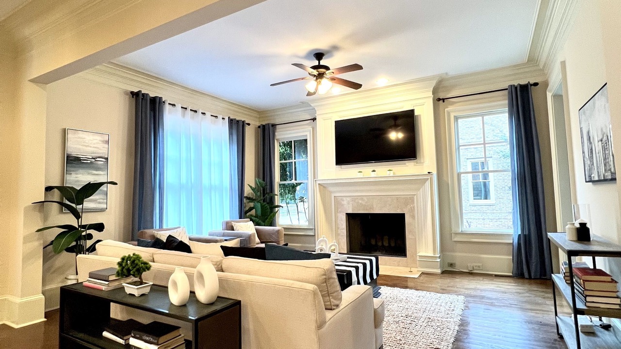 Photo of Livingroom in Sandy Springs