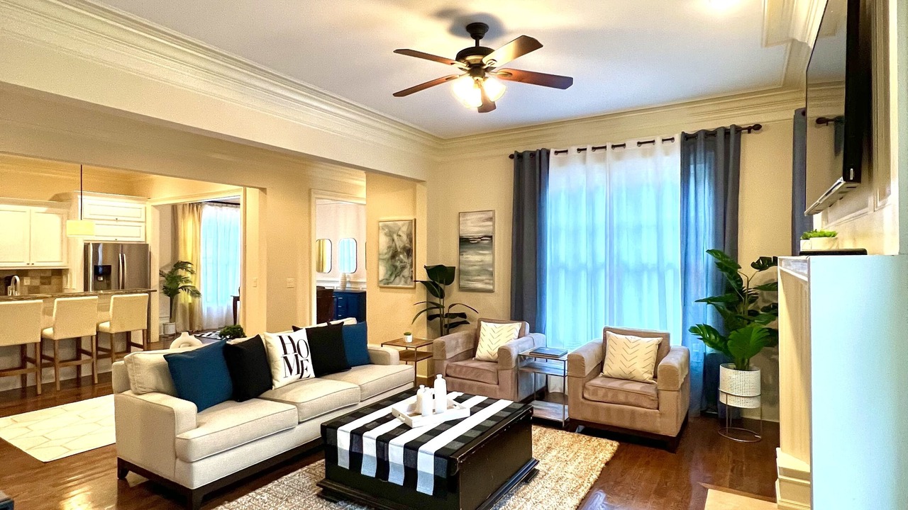 Photo of Livingroom in Sandy Springs