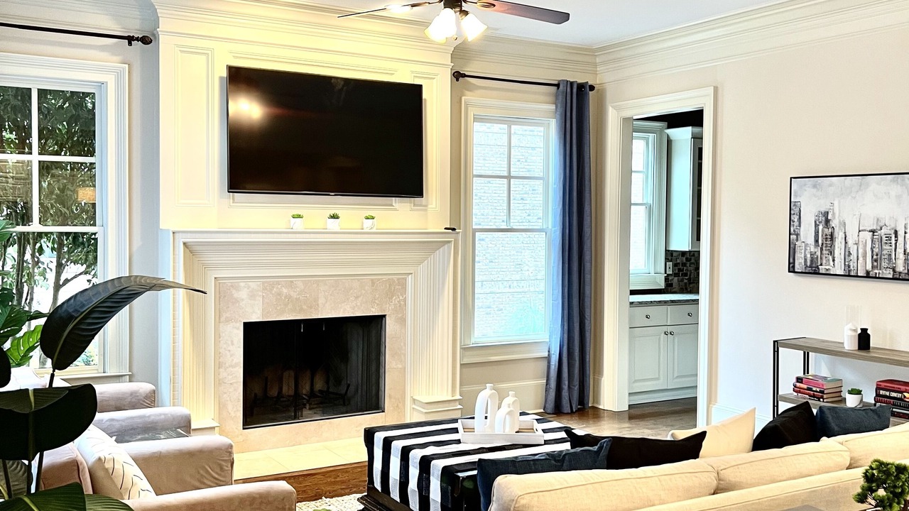 Photo of Livingroom in Sandy Springs
