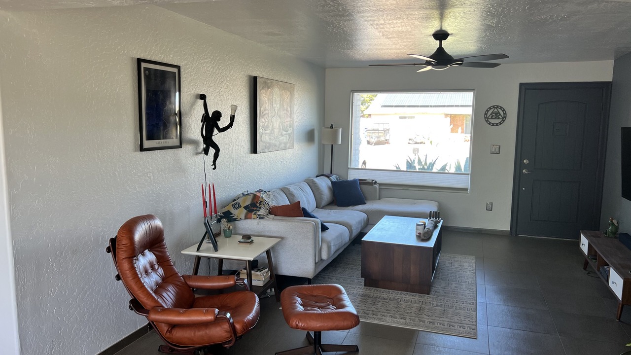 Photo of Livingroom in Paradise Valley Village