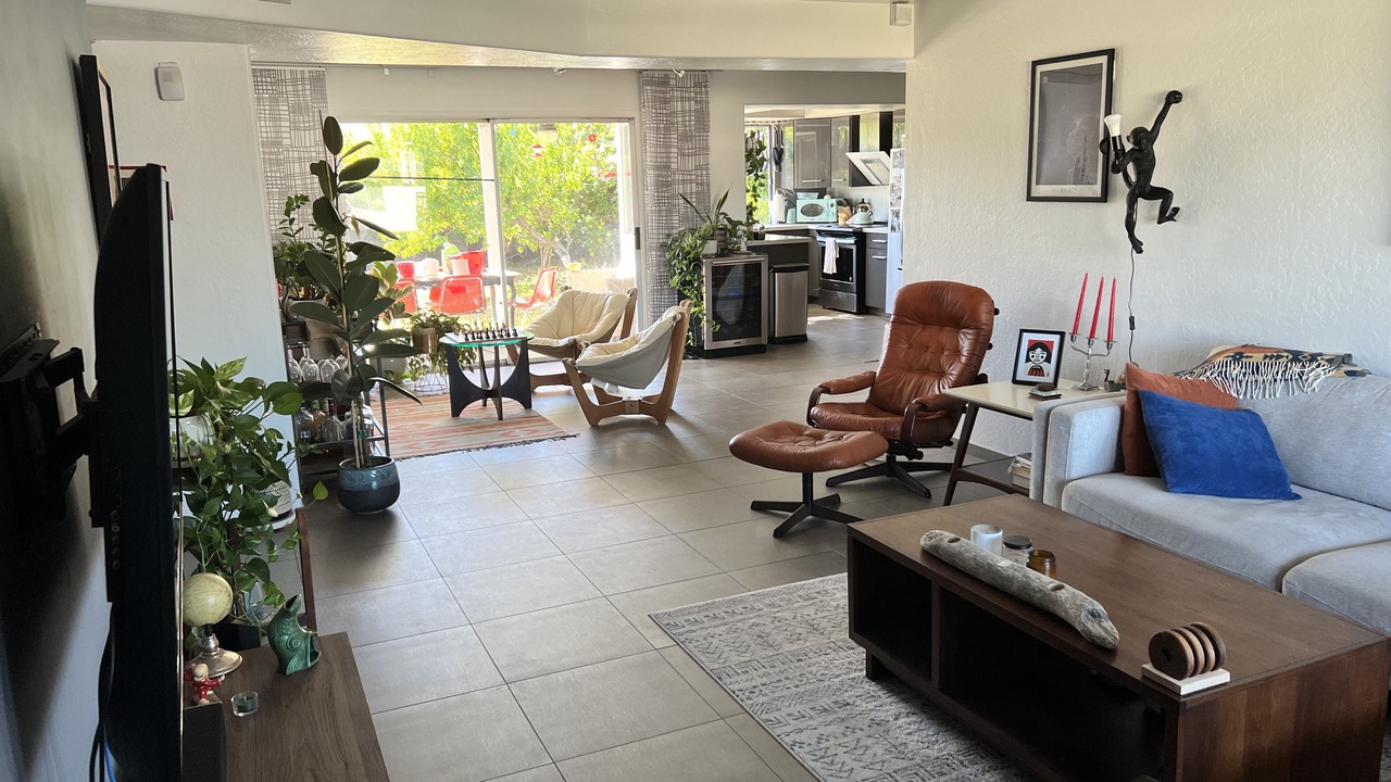 Photo of Livingroom in Paradise Valley Village