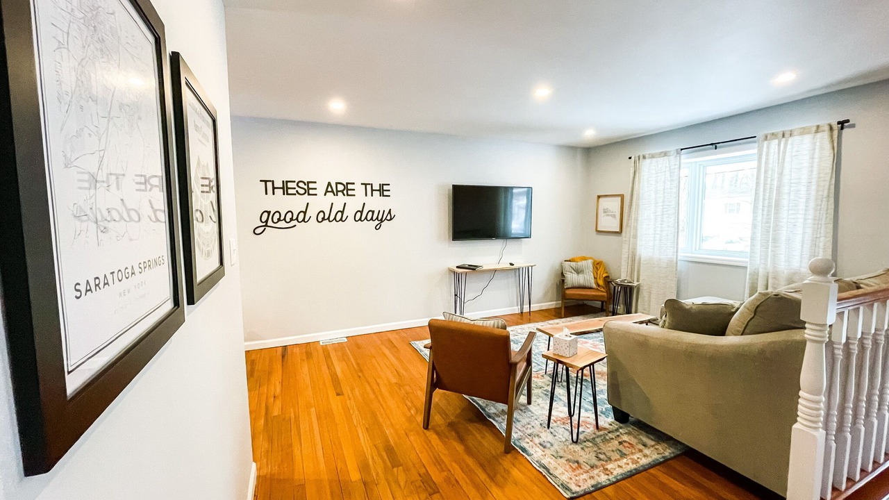 Photo of Livingroom in Geyser Crest