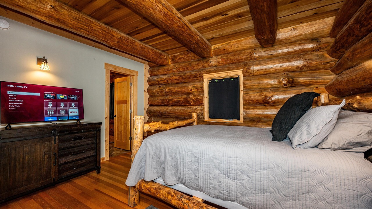 Photo of Bedroom in Helmsburg