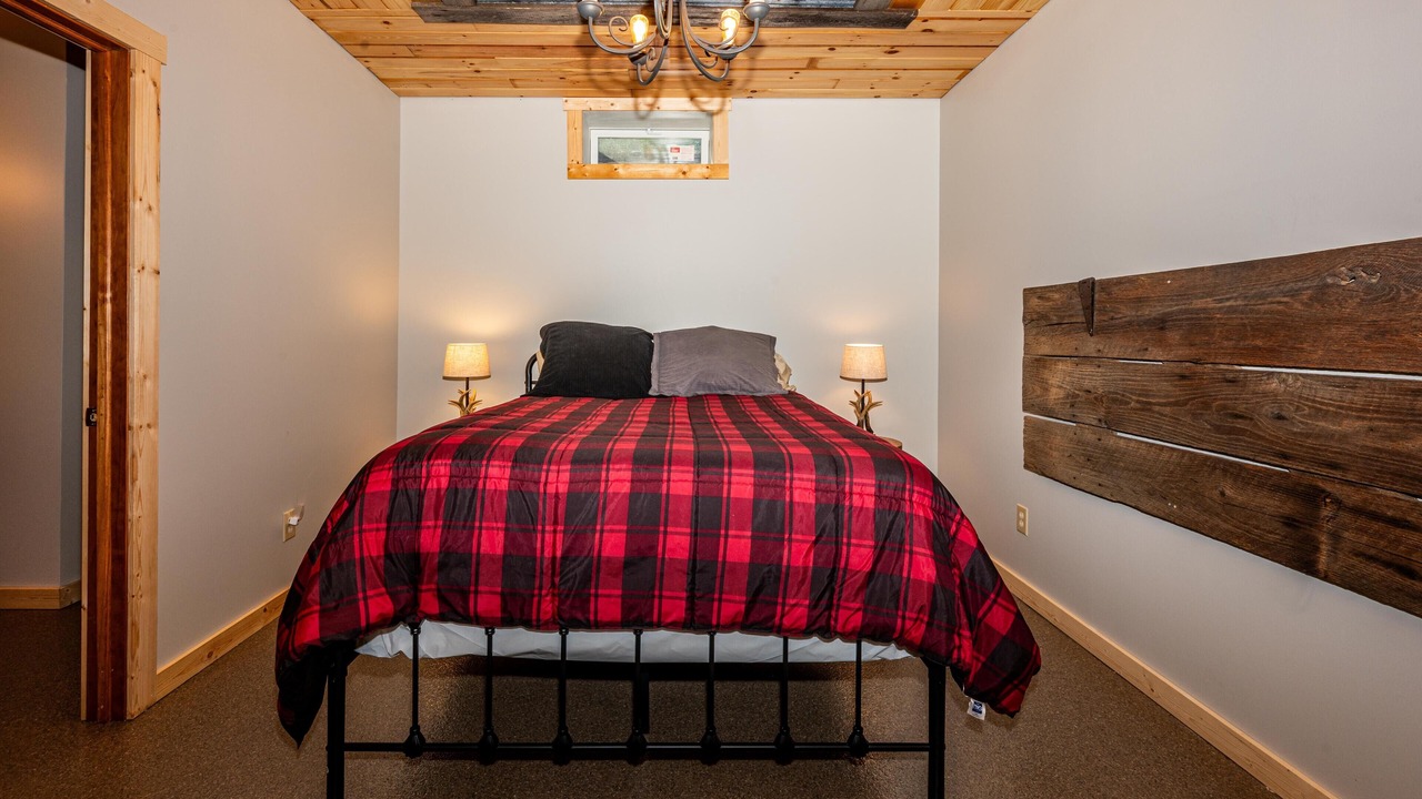 Photo of Bedroom in Helmsburg