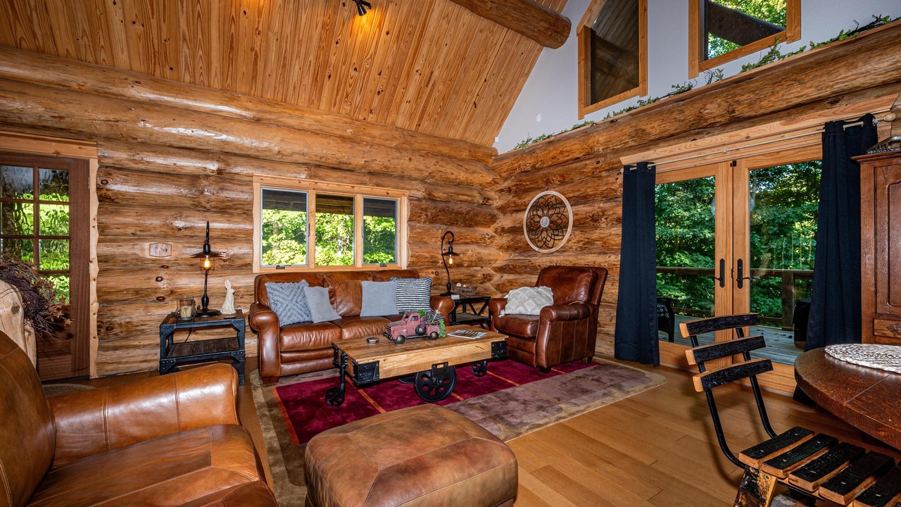 Photo of Livingroom in Helmsburg