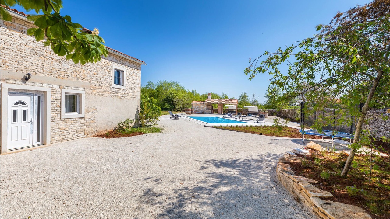 Photo of Outdoor in Modrusani