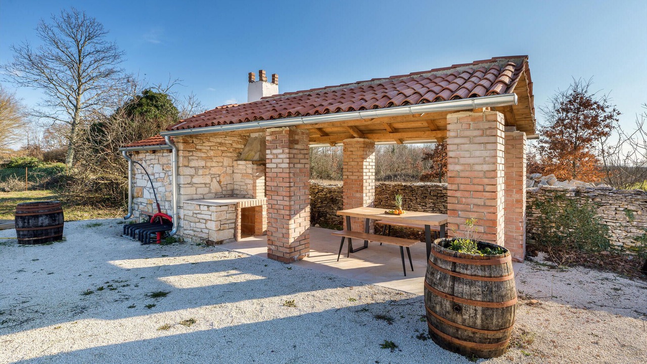 Photo of Outdoor in Modrusani