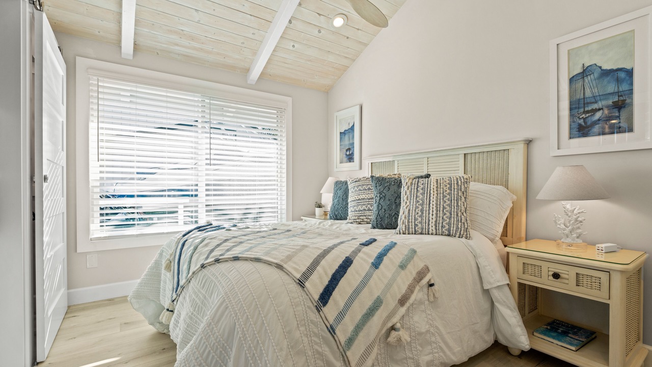 Photo of Bedroom in Grapeview