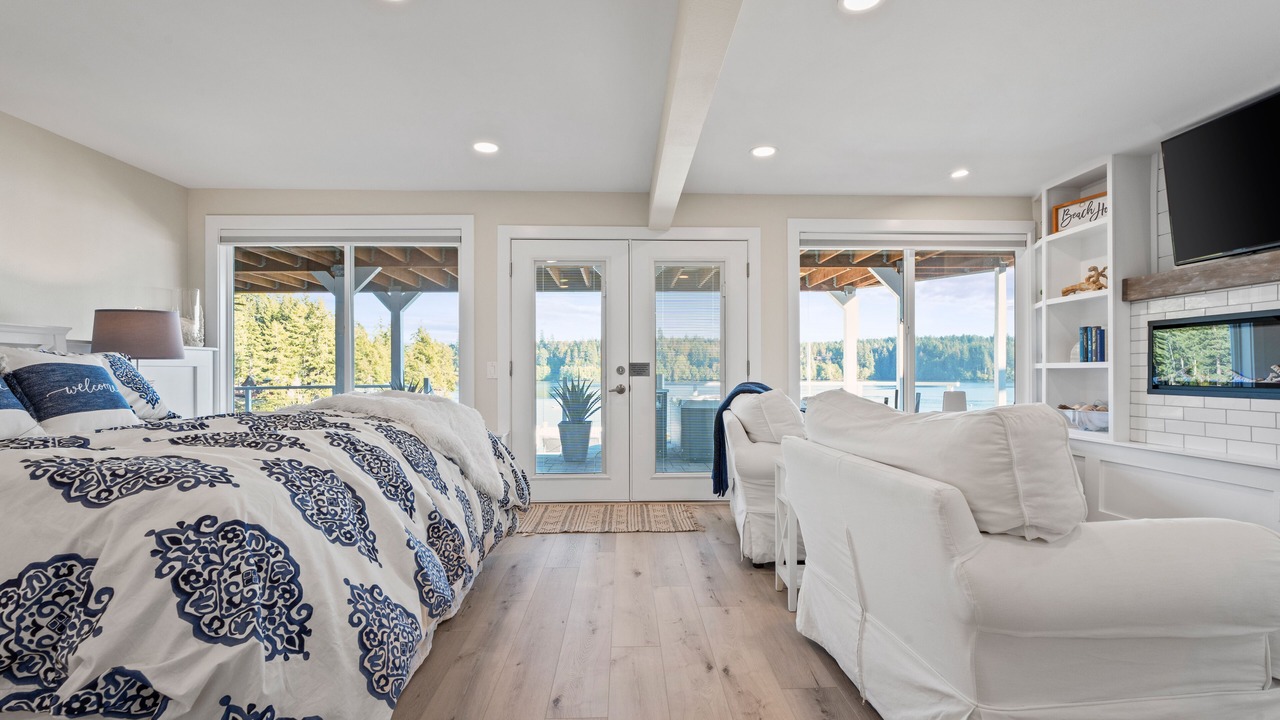 Photo of Bedroom in Grapeview