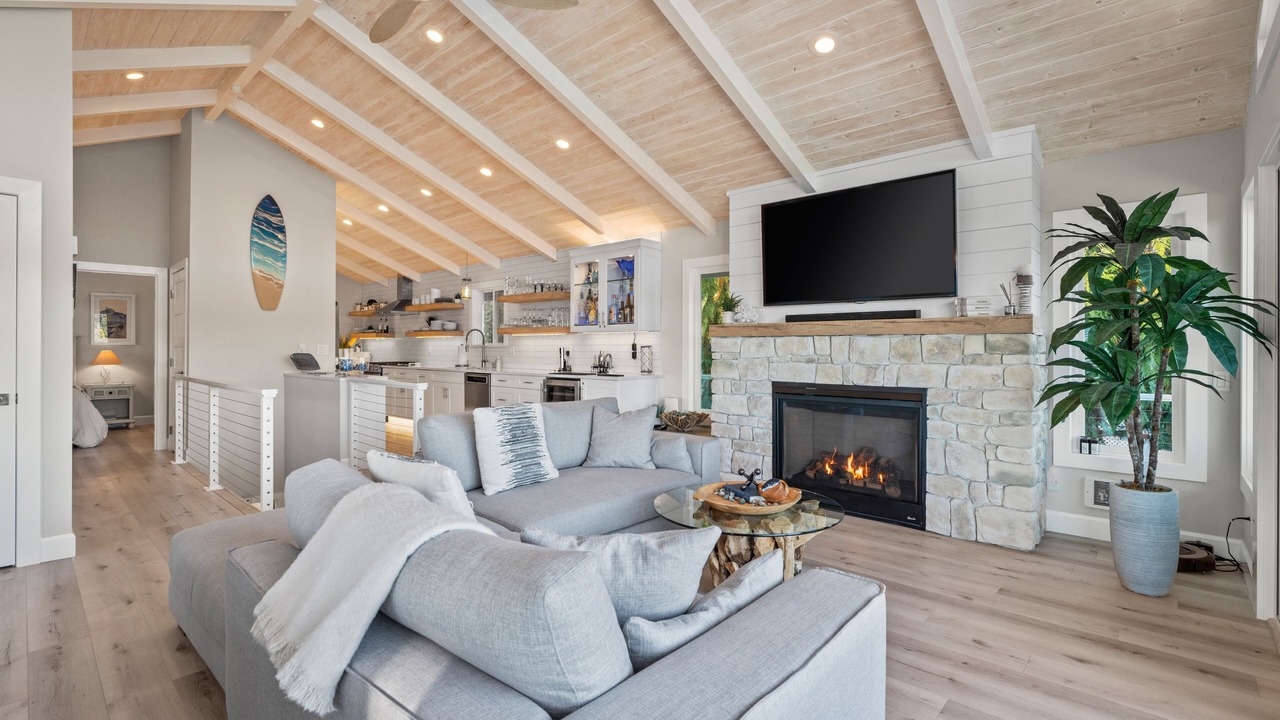Photo of Livingroom in Grapeview