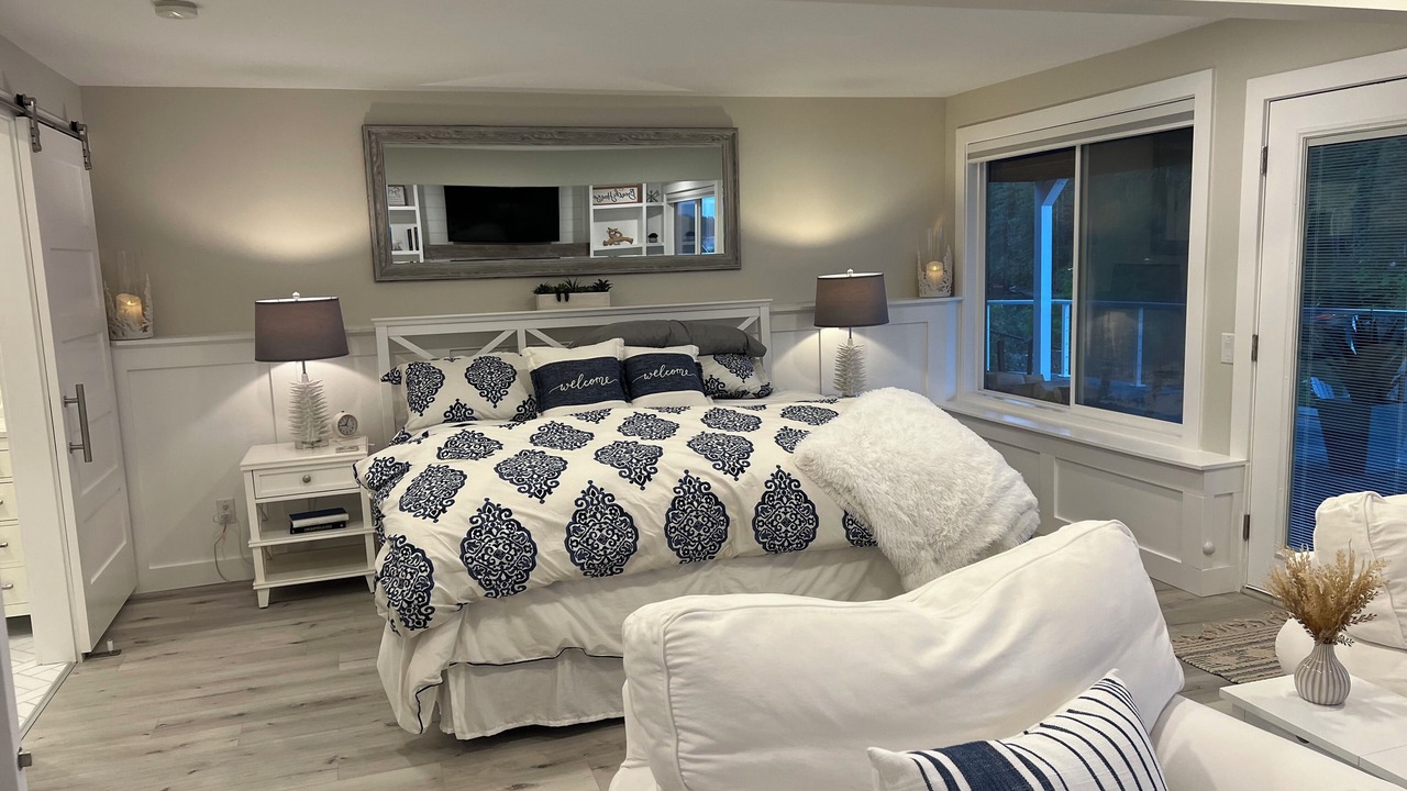 Photo of Bedroom in Grapeview