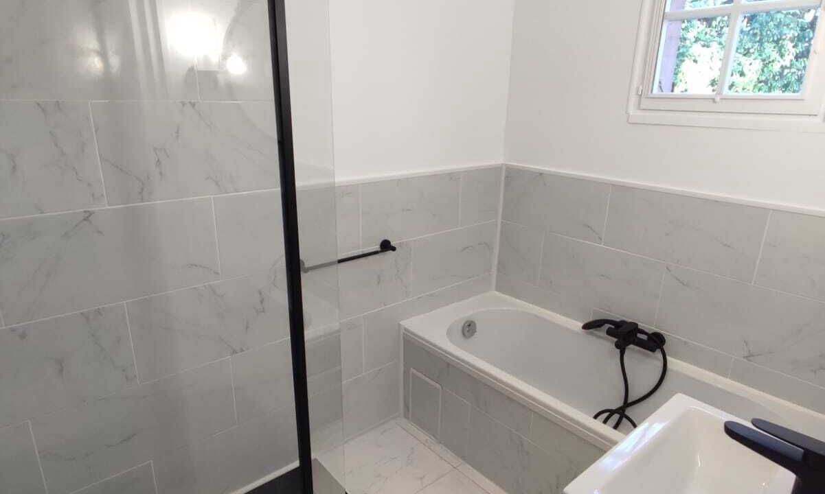 Photo of Bathroom in Reaup-Lisse