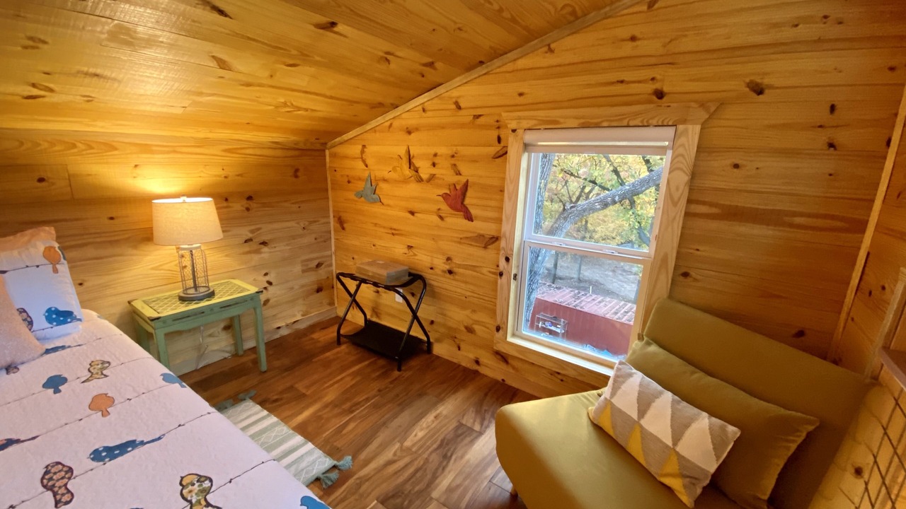 Photo of Bedroom in Lacy-Lakeview