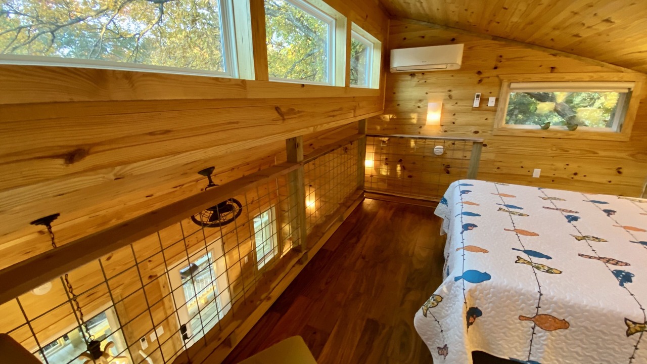 Photo of Bedroom in Lacy-Lakeview