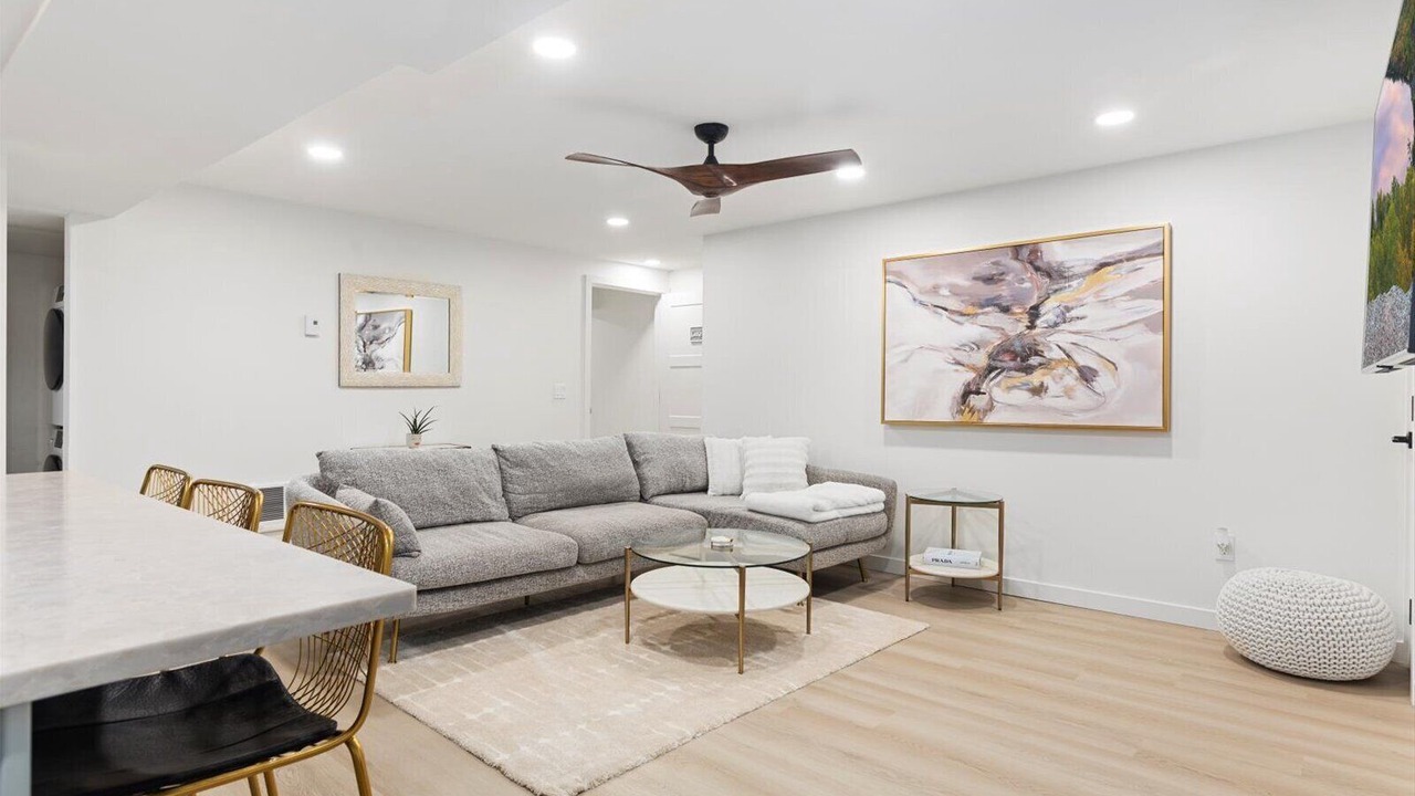 Photo of Livingroom in Shoreline