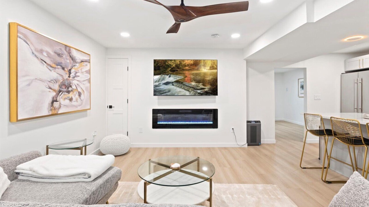 Photo of Livingroom in Shoreline
