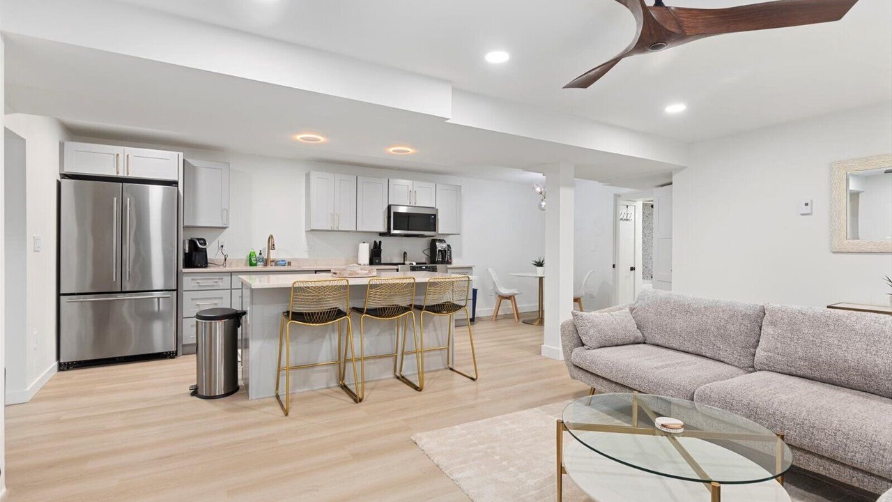 Photo of Livingroom in Shoreline