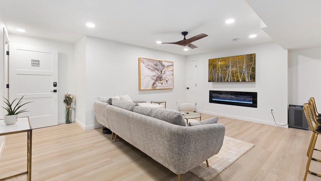 Photo of Livingroom in Shoreline