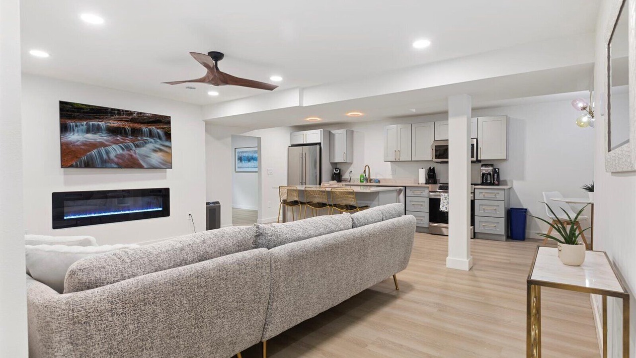 Photo of Livingroom in Shoreline