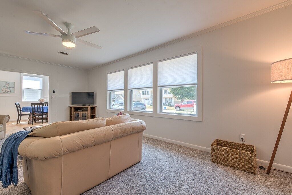 Photo of Livingroom in Saunderstown