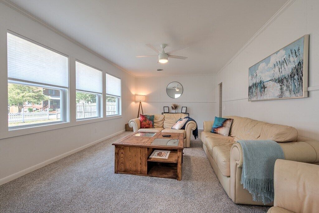 Photo of Livingroom in Saunderstown