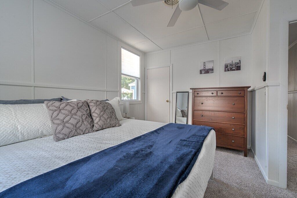 Photo of Bedroom in Saunderstown