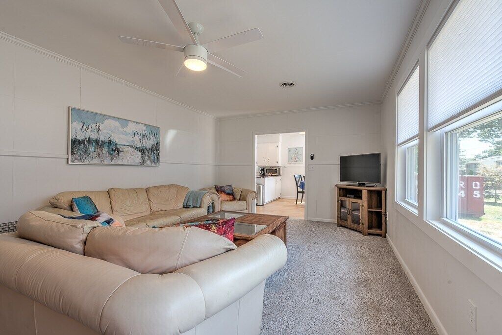 Photo of Livingroom in Saunderstown