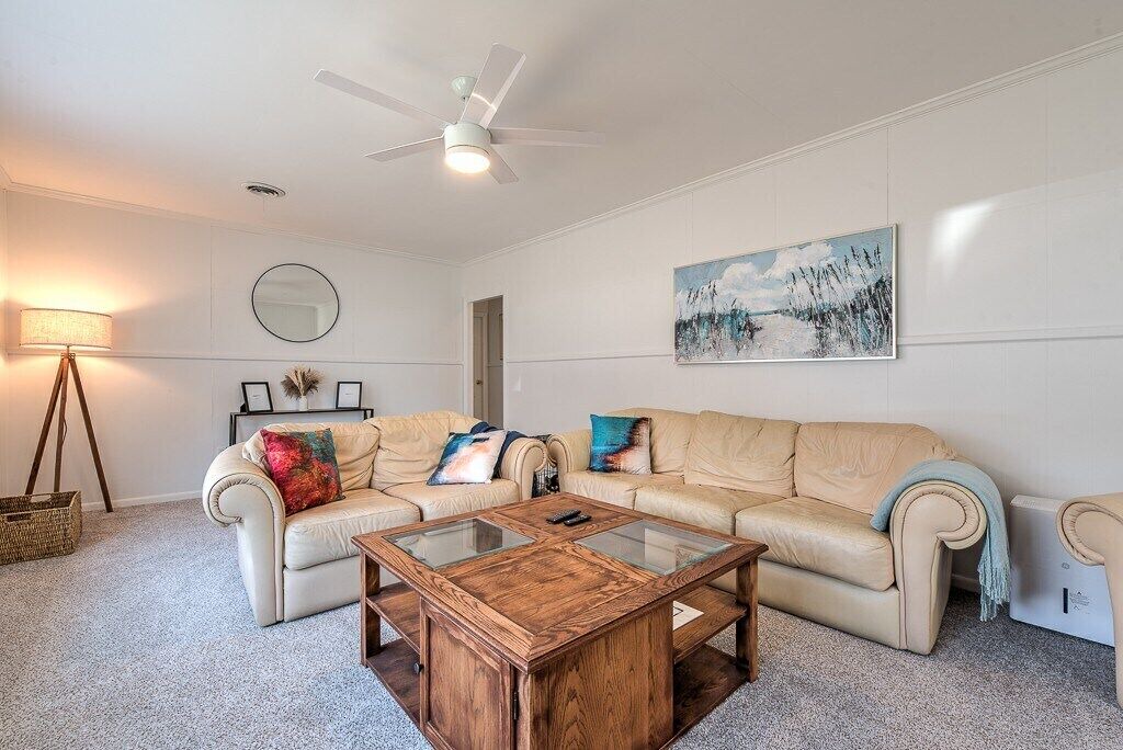 Photo of Livingroom in Saunderstown