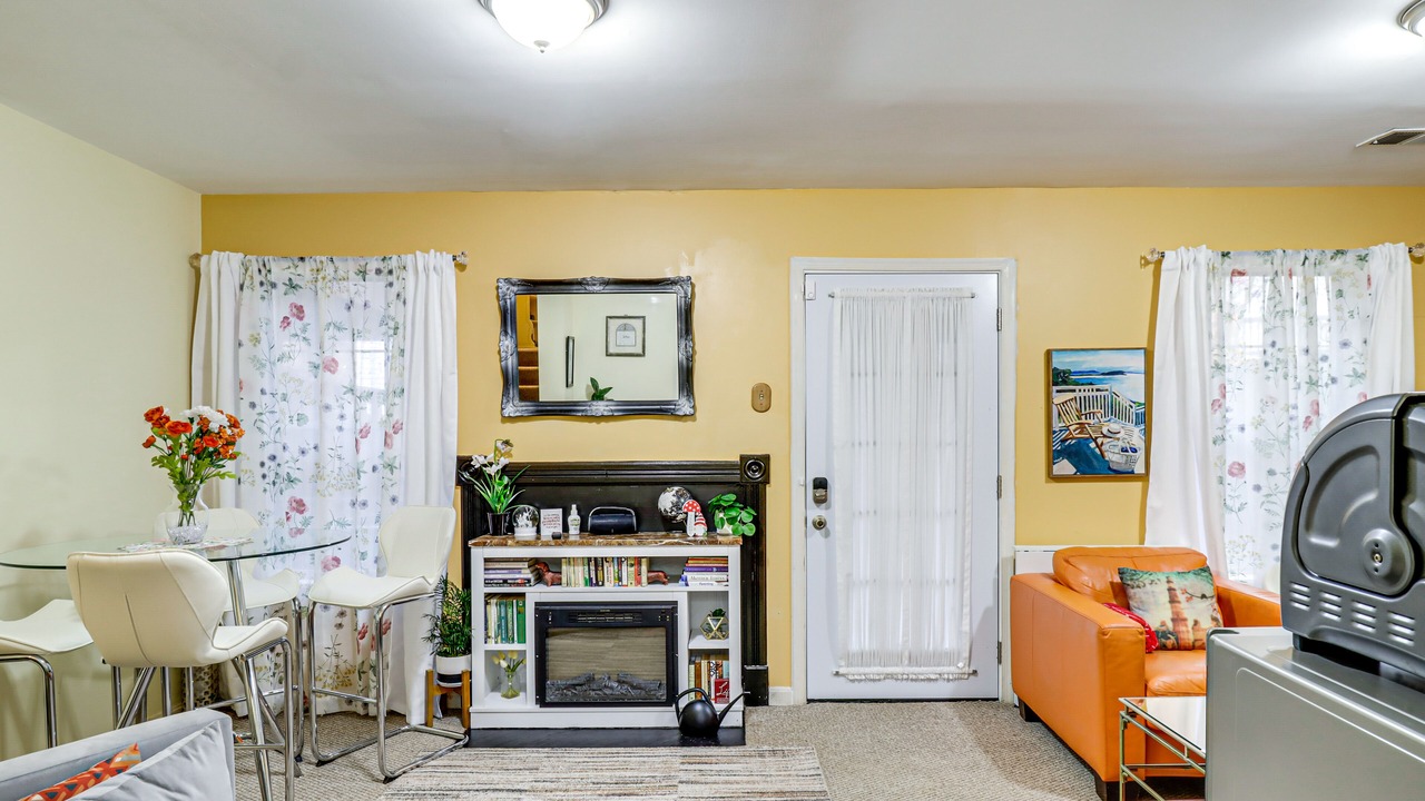 Photo of Livingroom in Centreville