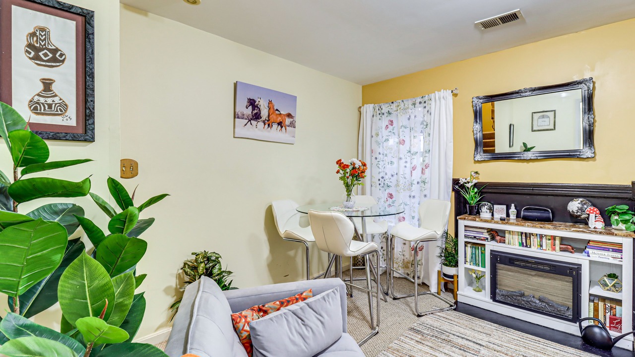 Photo of Livingroom in Centreville