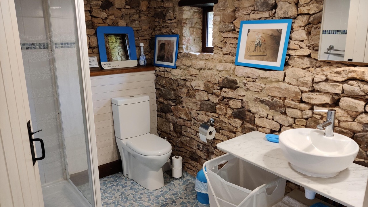 Photo of Bathroom in Frayssinet-le-Gelat