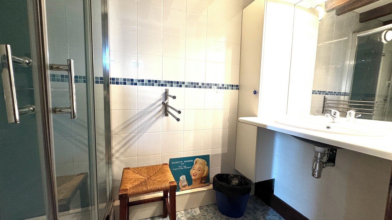 Photo of Bathroom in Frayssinet-le-Gelat