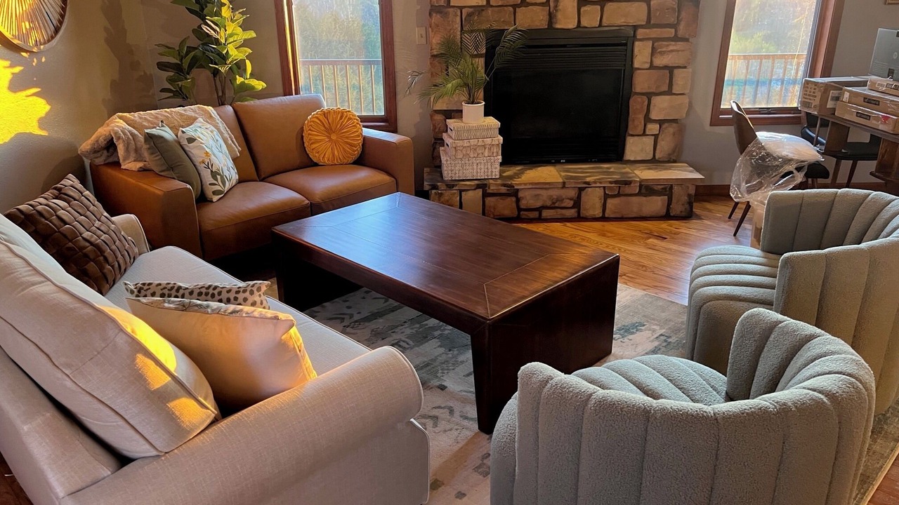 Photo of Livingroom in The Galena Territory