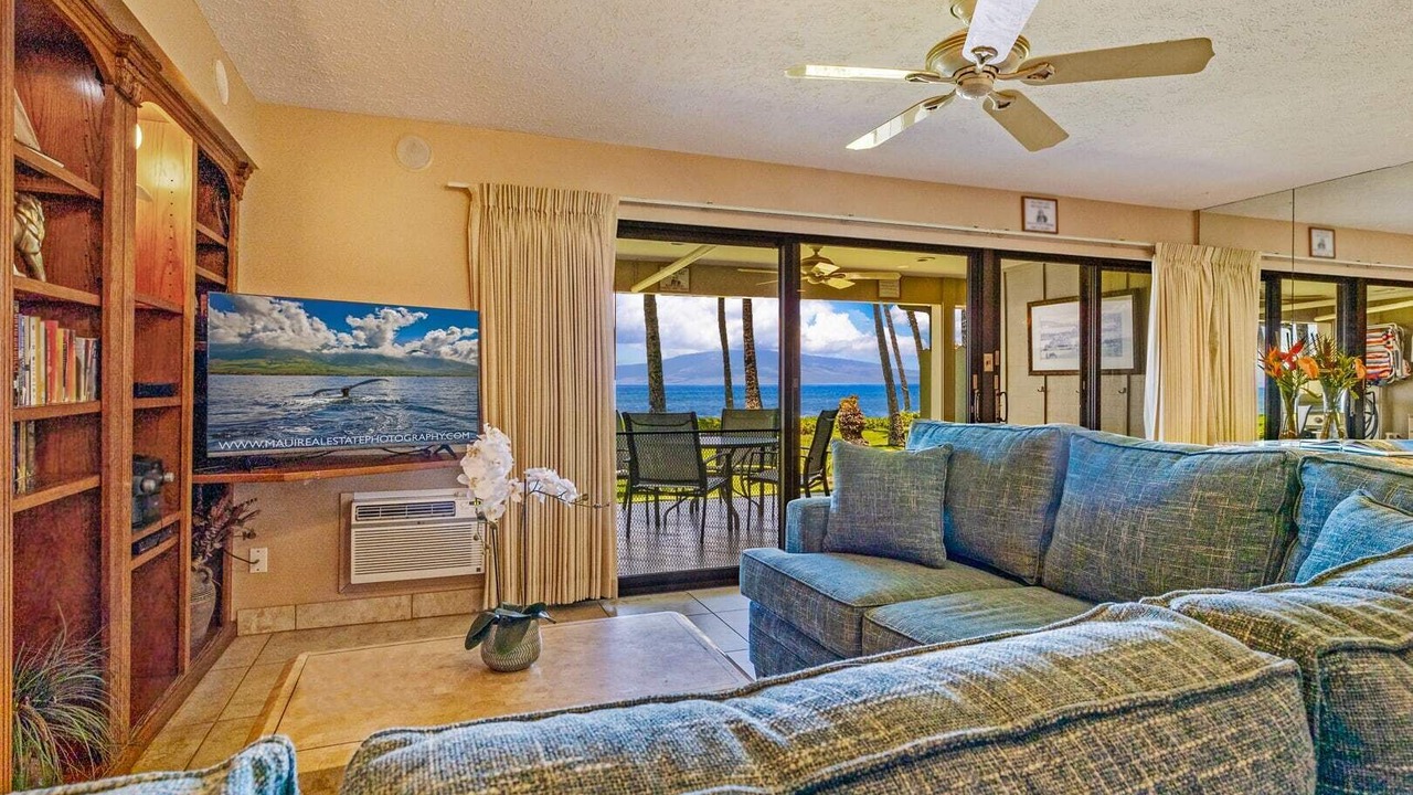 Photo of Livingroom in Downtown Lahaina